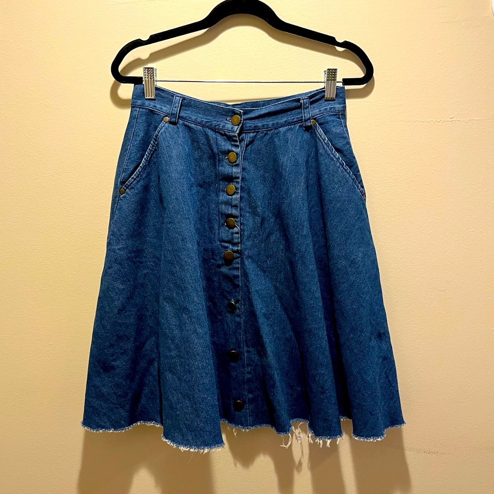 Cute vintage denim skirt with buttons